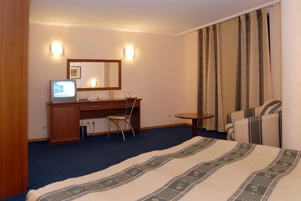 בורגאס Hotel Luxor