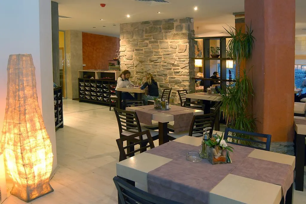 בורגאס Hotel Luxor