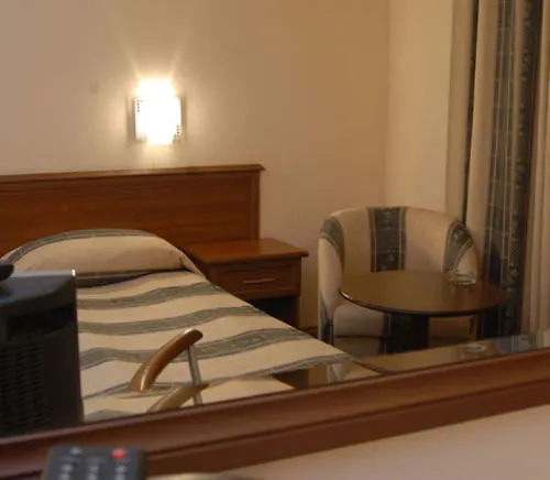 בורגאס Hotel Luxor